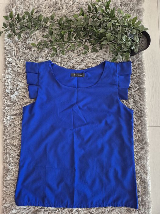 Bluza albastra, model umeri