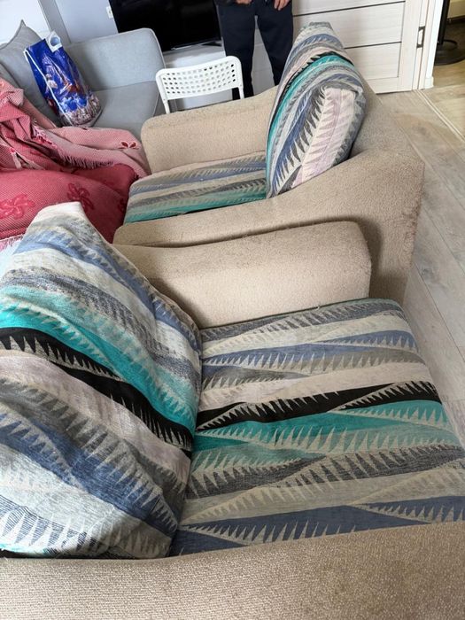 Кресло и ковры все б/у