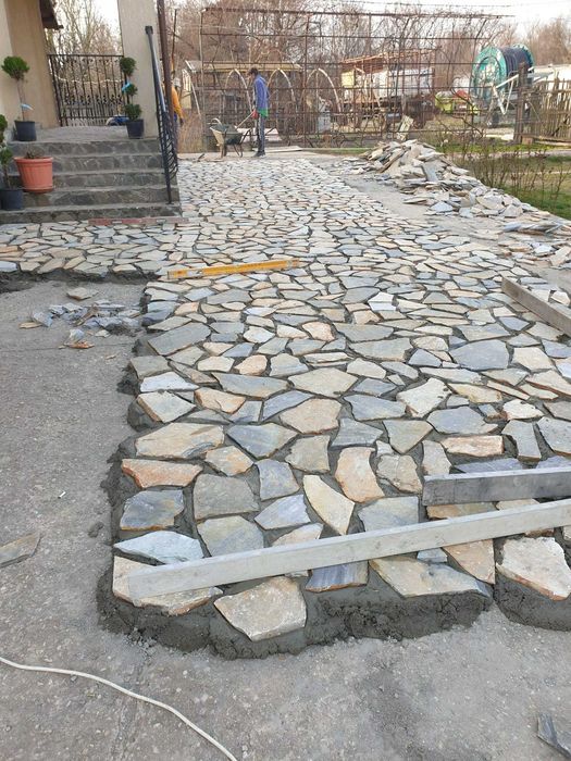 Amenajare gradini cu Plante, Piatra si Gazon