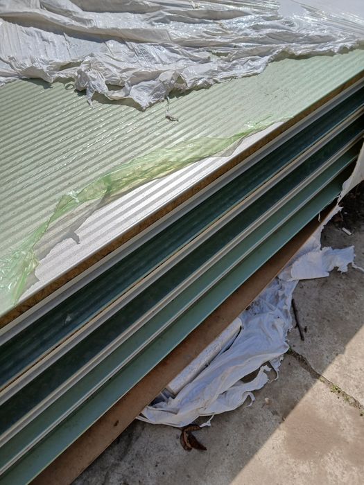 Vindem din stoc panouri Sandwich cu spumă sau vata