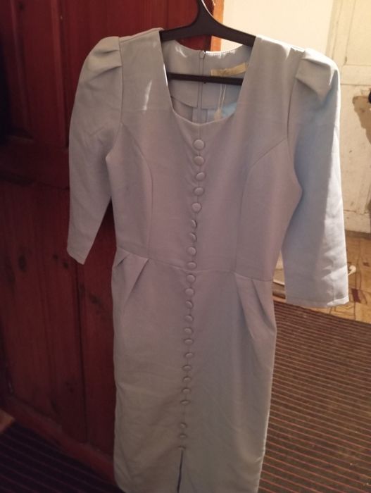 Продается платье, ни разу не надевалось. S-размер