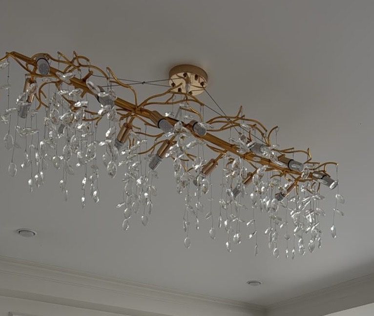 Продается новая люстра 35 тыс