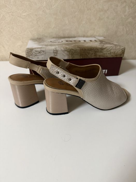 Продам туфли и сапоги