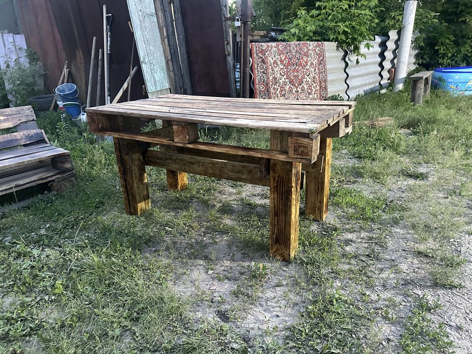 Продам стол со скамейками