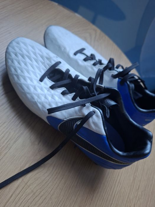 Vând ghete de fotbal