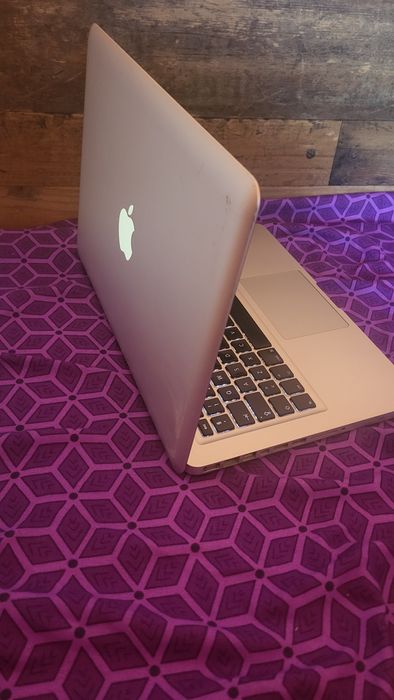 MacBook Pro i5 ,8 GB Ram