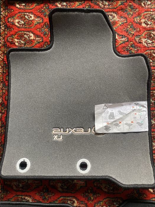 Polik Lexus lx 570 ga sotiladi