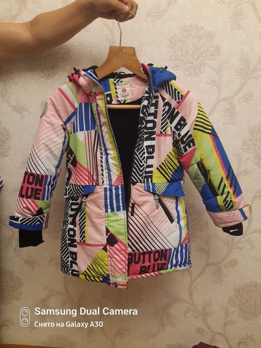 Продам куртку для девочки