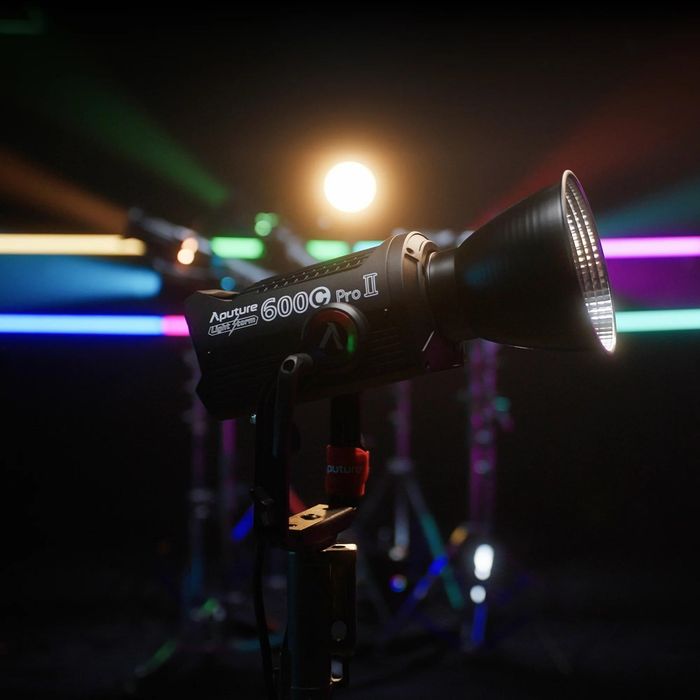 Inchiriere lumini RGB filmare foto/video Aputure Nanlite Astera
