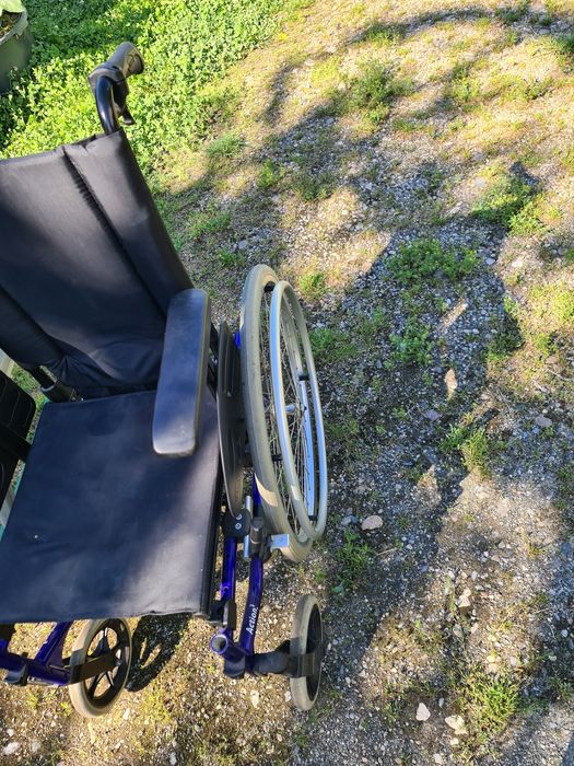 Scaun cărucior handicap ușor