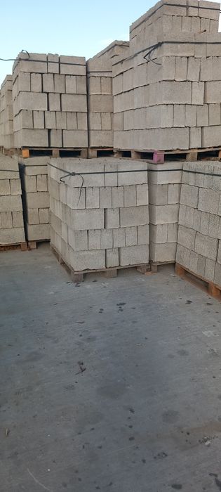 Vând bolțari beton