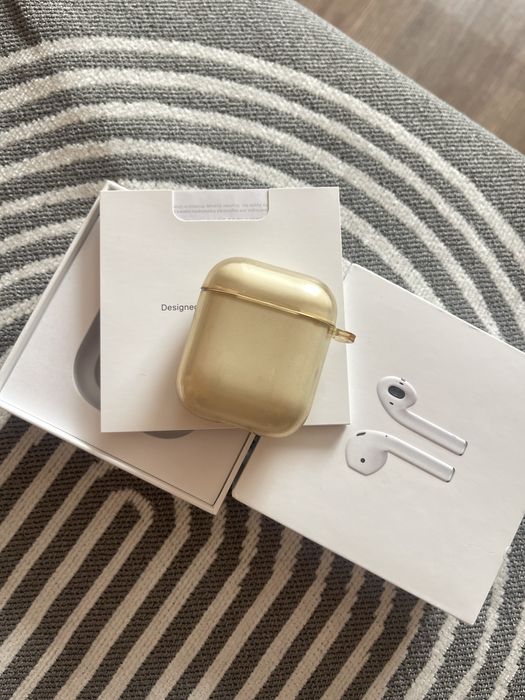 Продаётся AirPods