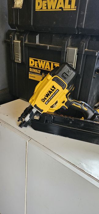 Pistol cuie dewalt dcn 930