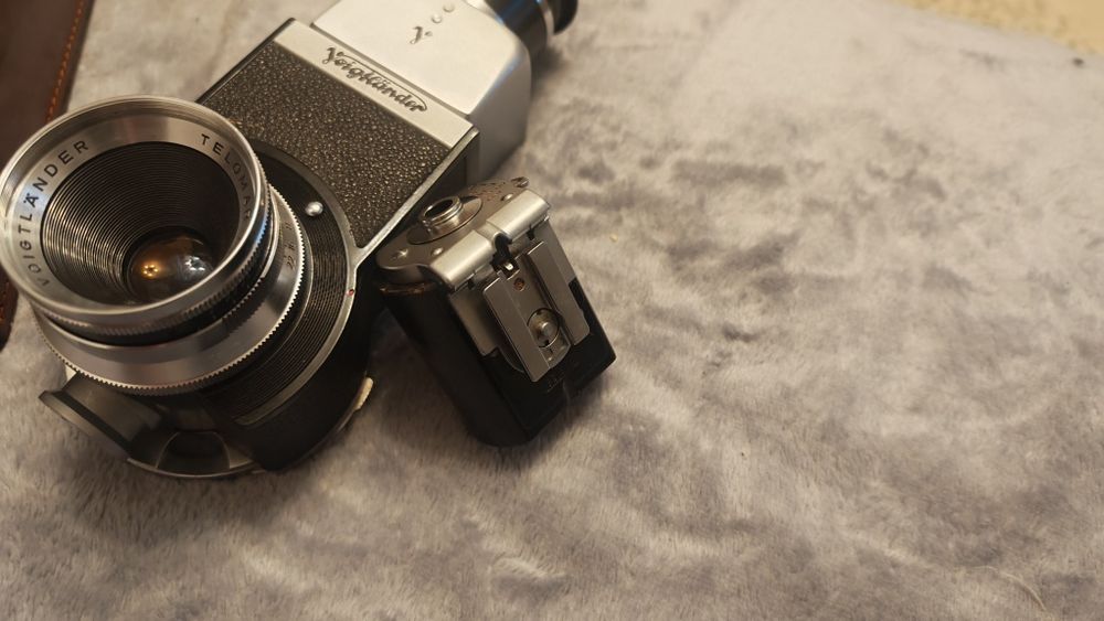 Set Voigtländer Telomar 100mm f/5.5 Reflex + vizor Turnit 35/100 mm,