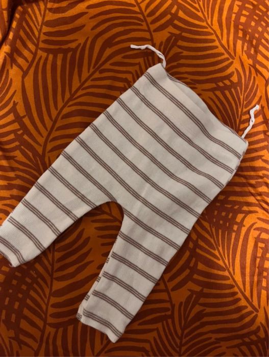 Pantalonași unisex, mărimea 56.Din Kik.