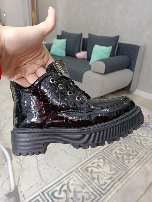 Продам утеплённые ботинки