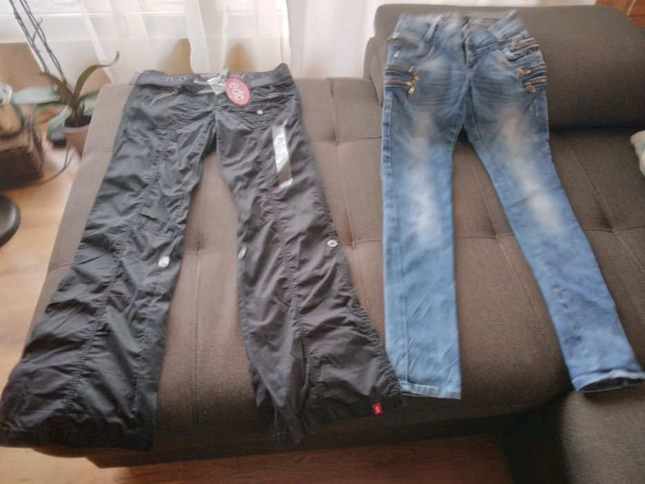 Se vinde oģ pereche trapezi și o pereche blugi strmti