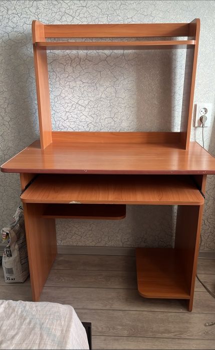 Продам стол для компьютера
