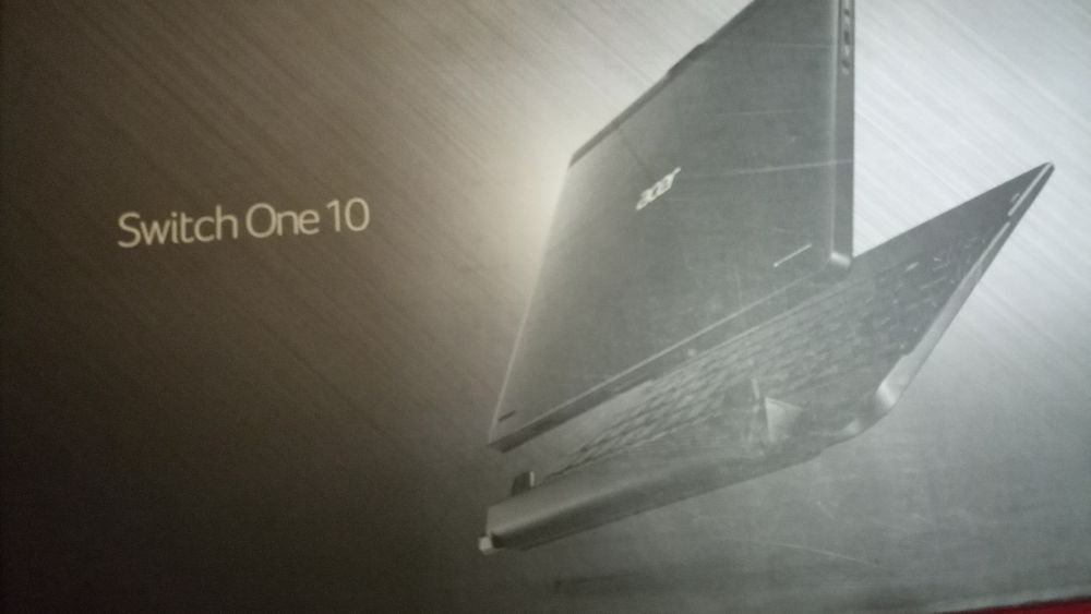 Mini laptop, tableta cu tastatura acer Switch One 10 windows 10 preins