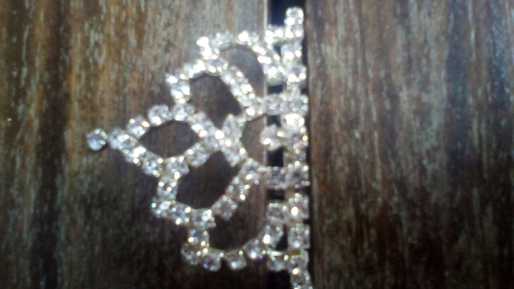 Детска корона с гребен.