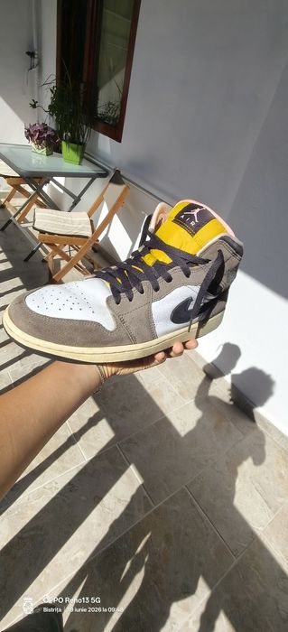 Air Jordan 1 Mid ”Cave Stone” limited edition