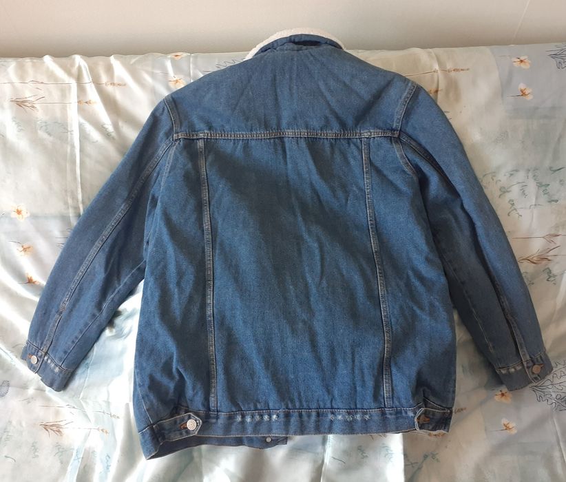 Продам джинсовую женскую куртку!