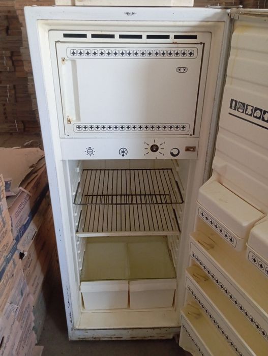 Холодильник  сотилади холати яхши яхши ишлиди