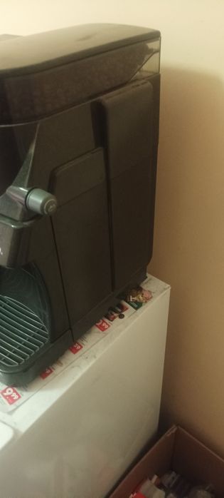 Продавам кафе автомат Saeko Viena