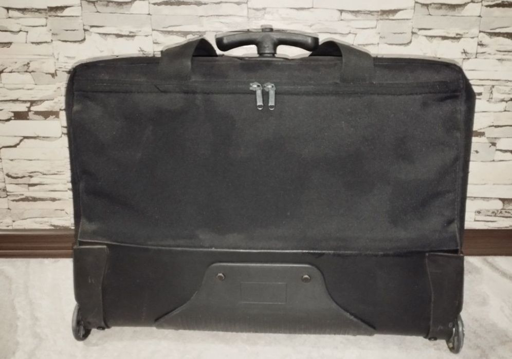 Продается мужской портфель