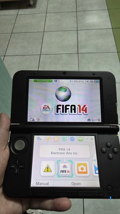 Nintendo 3ds xl impecabil complet, midat full cu jocuri si geantă.