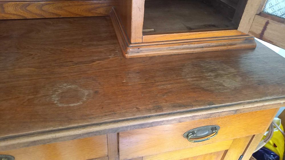 Старинен ретро шкаф