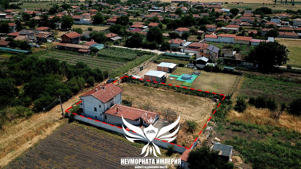 Двуетажна къща с постройки 320РЗП с 1430кв. двор село Конуш