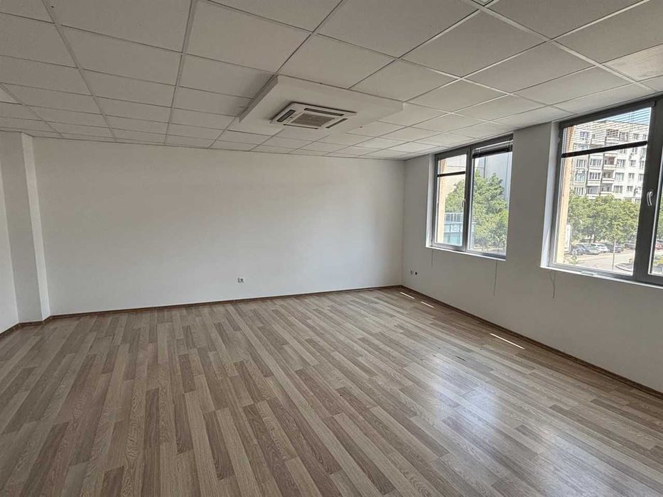 Дава се под наем Офис в София, Младост 2 - 1000 кв.м за 1795.2 € - Снимка #2