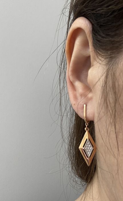 Продам золотые серьги 585 проба