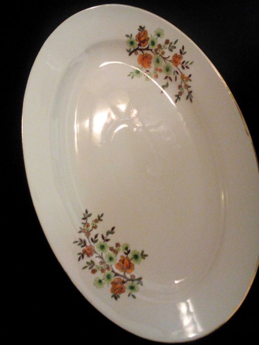 Порцеланово плато и сервиз за кафе