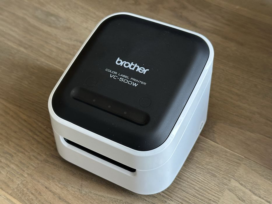 Brother VC-500W принтер за цветни етикети с допълнителни ленти