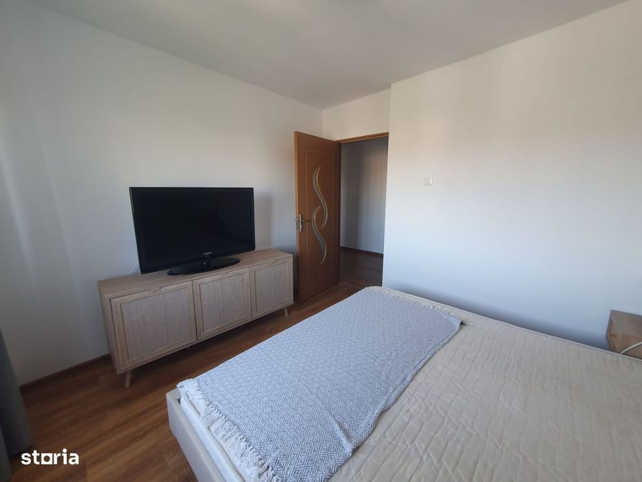 De închiriat apartament cu 3 camere – Zona Lipovei