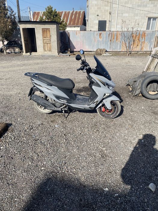 В продаже скутер макси