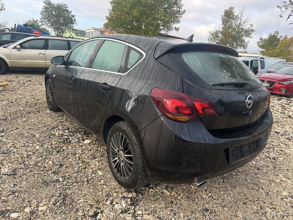 Опер Астра J - Led,Xenon,Navi,2.0cdti- На Части!!!