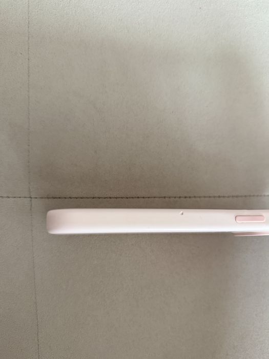 Срочно продаю оригинал чехол iphone 15 pro max