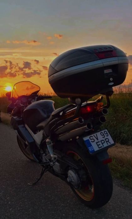 Honda VFR 800 VTEC –  800 cmc, VTEC, pregătită de drum!