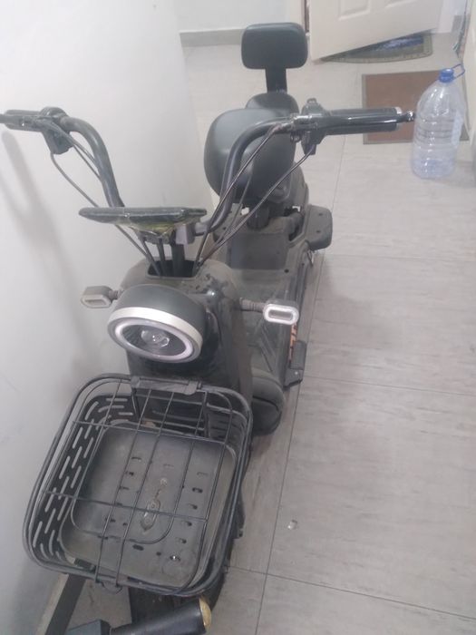 Skuter srochno sotiladi