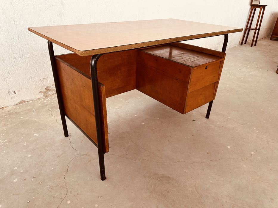 Винтидж италианско бюро Mid-Century Modern – 60/70-те години