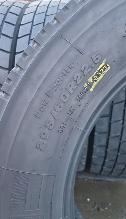 2 Sau (4) Anvelope (MOTRICA) Bridgestone  295/60 R22.5 M/S impecabile