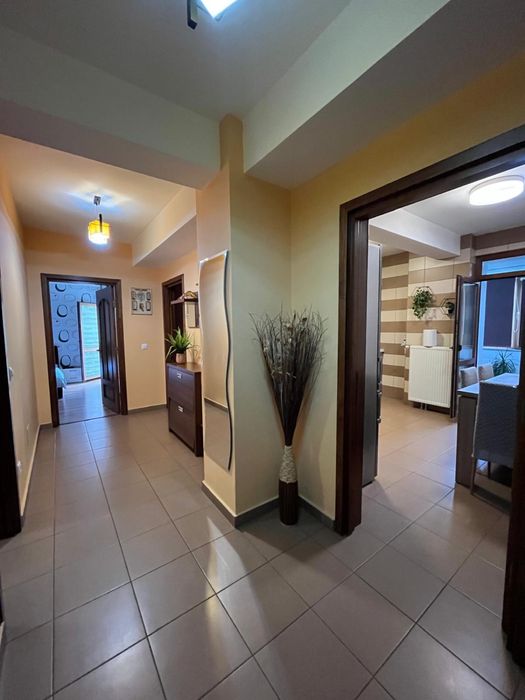 Ofer spre inchiriere apartament 3 camere in zona Compozitori