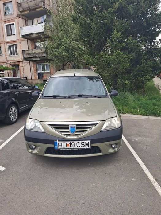 Vând Dacia Logan motor 1.6 benzina 7 locuri din anul 2008.informati la 0736921149
