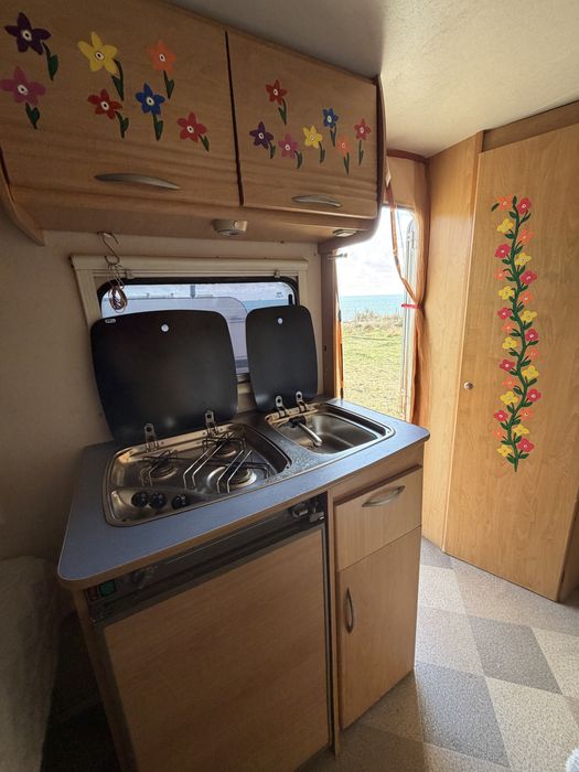 Rulotă Caravelair Antares Luxe 390 (An 2002) – Înmatriculată RO, FĂRĂ infiltrații, Ușoară (830 kg)