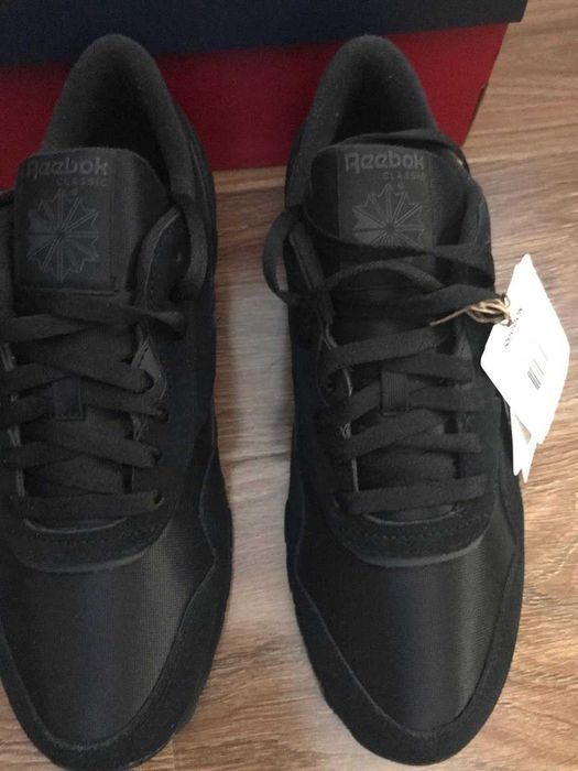 Reebok Sneakersi (Cititi atent descrierea)