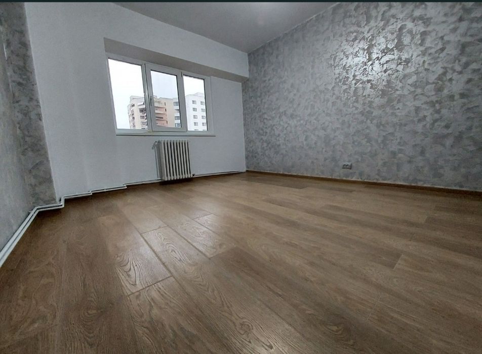 Apartament Pacurari 3 camere etaj 2/9 din 1990 Decomandat  Renovat