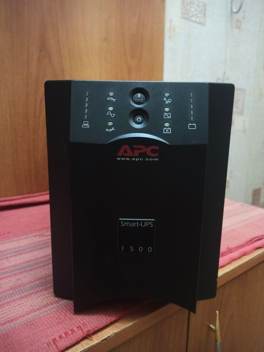 Бесперебойник APC 1500.